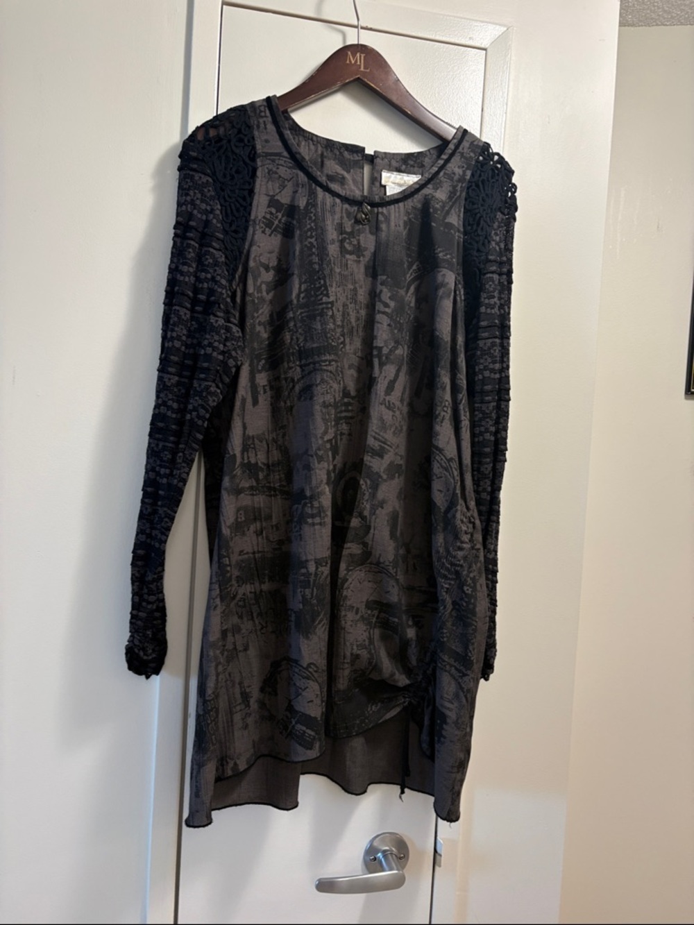 Le blanc mouton Black Sheer Tunic with Textured Lace Sleeves